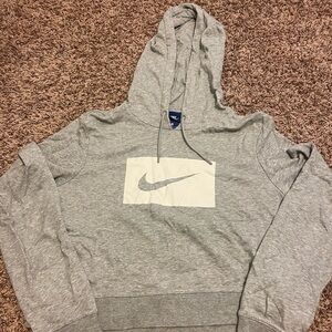Cropped Nike sweatshirt